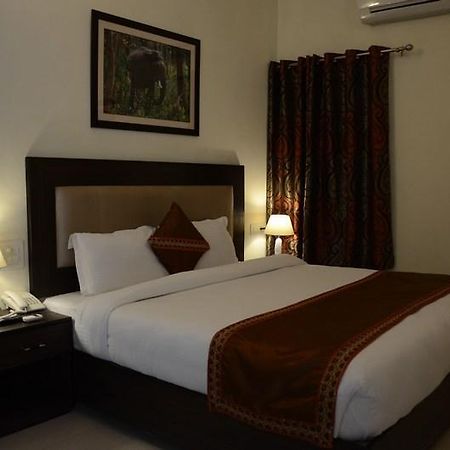 Hôtel Chitra Grand à Haridwār Extérieur photo