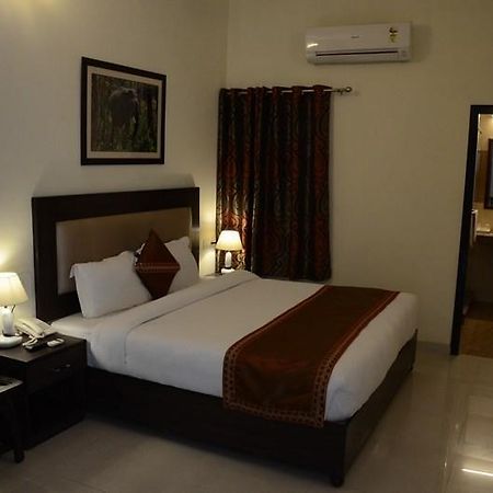 Hôtel Chitra Grand à Haridwār Extérieur photo