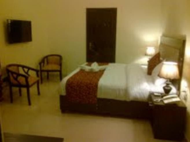 Hôtel Chitra Grand à Haridwār Extérieur photo