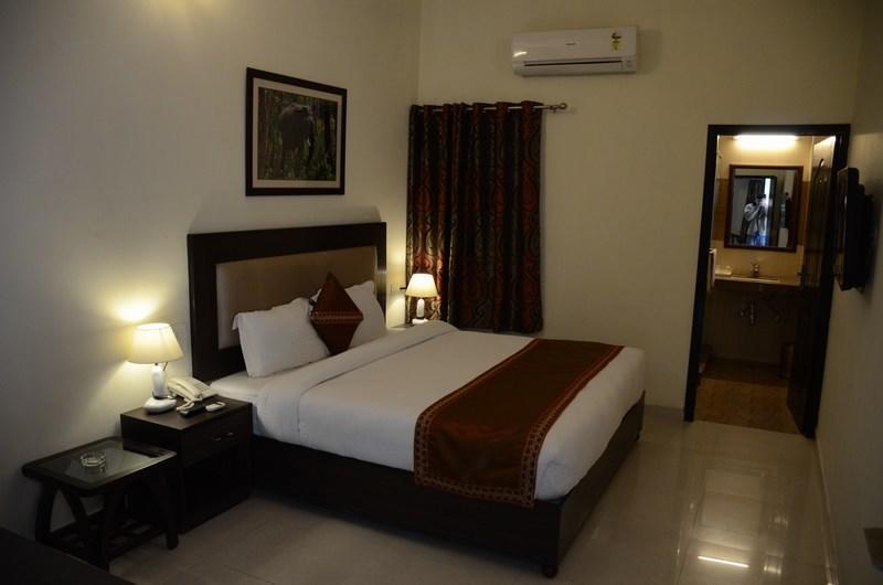 Hôtel Chitra Grand à Haridwār Extérieur photo